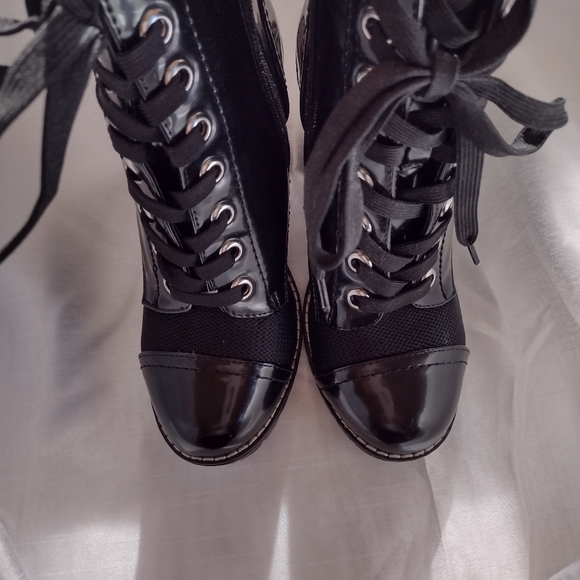 BCBG ENERATION Combat Booties - Picture 3 of 14